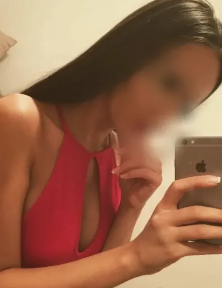 Alexandra, 29