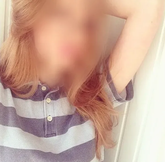 Daniela, 27