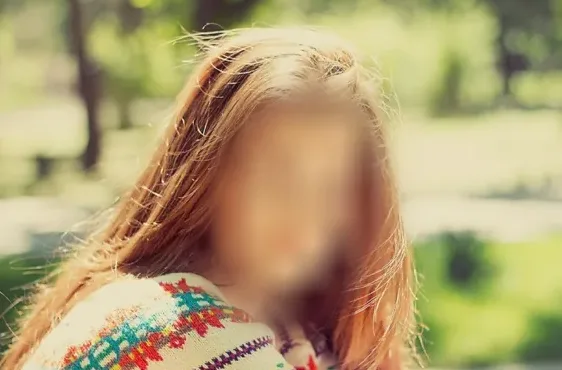 Elif, 27