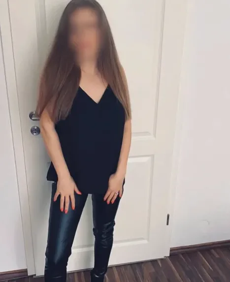 Emily, 32