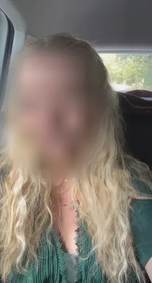 Melanie, 29