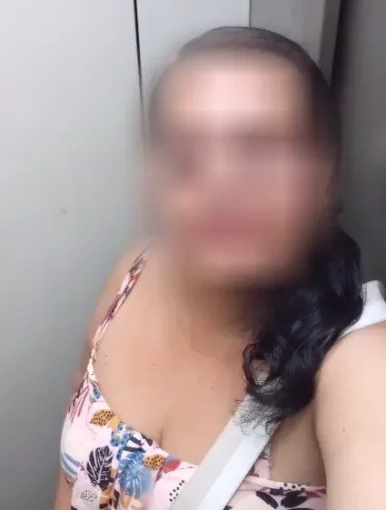 Melanie, 32