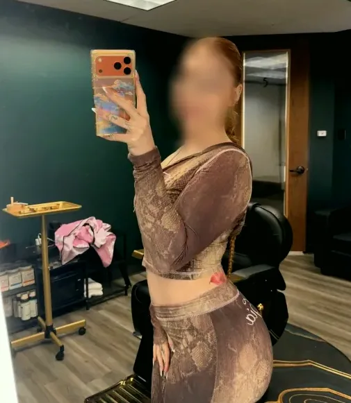 Paula, 27