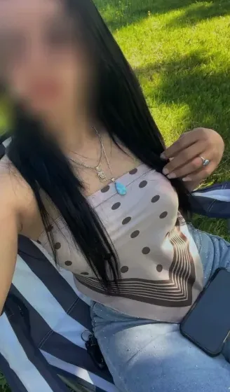 Rosa, 25