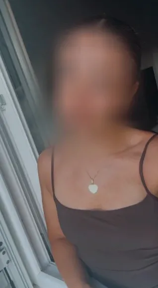 Sarah, 25