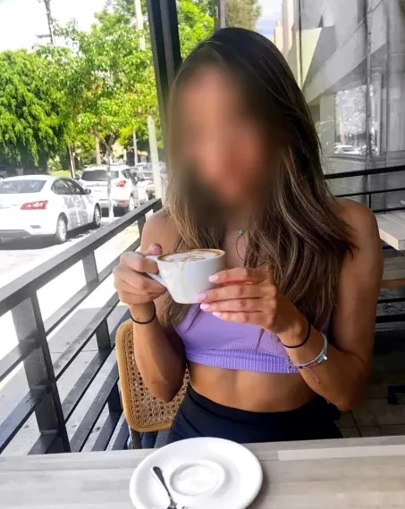 Zeynep, 32